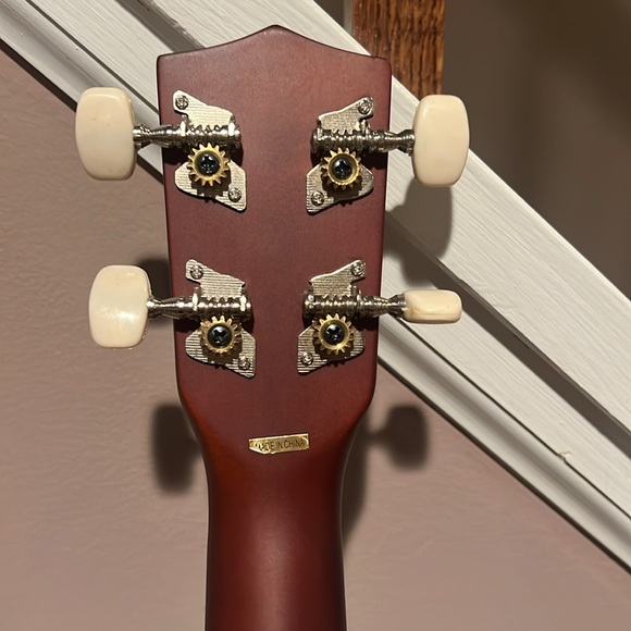Diamond Head DU-150 Ukulele with SNARK Clip-on Tuner - Picture 10 of 16